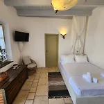 Nyaraló Domus Arch Stone House