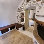 Domus Arch Stone House Nyaraló